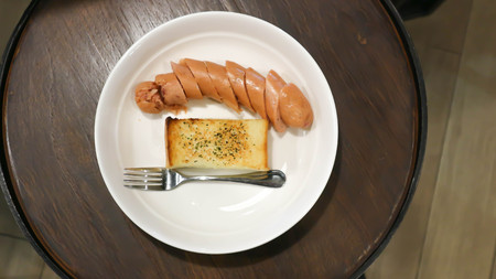 garlic bread and sausage dishの写真素材