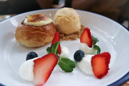 bun with vanilla cream stuffed and ice cream, Butter Bun with Vanilla Butter Cream Filling