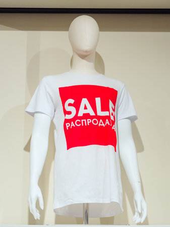 Sochi, Russia - 14 December 2019. White abstract mannequin in white t-shirt with white inscription SALE in a red squareのeditorial素材
