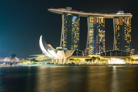 MARINA BAY SANDS, SINGAPORE - May 23, 2017: Marina Bay Hotel Singapore at night with dark sky background and waterfront reflection.のeditorial素材