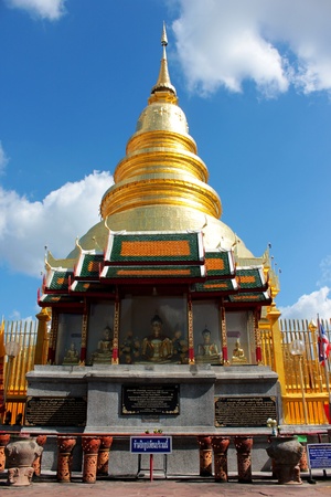 WAT PHRATHAT HARIPHUNCHAI TEMPLEの写真素材