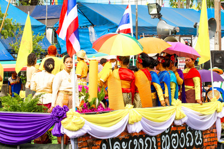 SAMUTSAKORN, THAILAND - JULY 27, Thai People wear Thai dress in Big Boat of candles Parade at Katumban in Samutsakorn, Thailand on July 27, 2018.JPGのeditorial素材