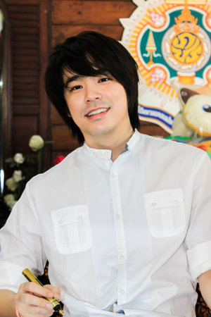 BANGKOK, THAILAND - August 29, 2010. Kawee Tanjararak is singer Superstar in Thailand smile when pray to Buddha for Big D2B on DECEMBER 09, 2010のeditorial素材