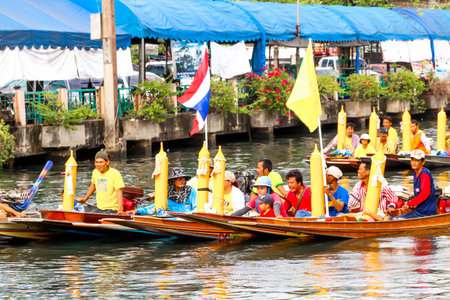 SAMUTSAKORN, THAILAND - JULY 27, Thailand Traditional Parading in boat  of candles at Katumban in Samutsakorn, Thailand on July 27, 2018.JPGのeditorial素材
