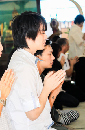 BANGKOK, THAILAND - August 29, 2010. Kawee Tanjararak is singer Superstar in Thailand pray to the Buddha with FC for Big D2B on DECEMBER 09, 2010のeditorial素材