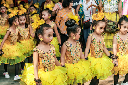 SAMUTSAKORN, THAILAND-December, 26, 2019 : group Parade of child Drum Mayer students paradesのeditorial素材