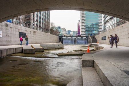 SEOUL, SOUTH KOREA - FEB 8, 2017: Cheonggyecheon Stream is a public recreation area in downtown. It is popular landmark among Korean residents and foreign tourists.のeditorial素材