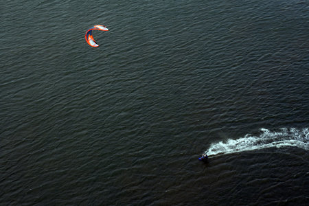 San francisco,USA-september 9,2008: kite Surfingin full speed on the waterのeditorial素材