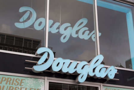 Amsterdam, Netherlands-december 26, 2015: Douglas Holding AG is a German perfume retailers, this branch is located in Amsterdamのeditorial素材