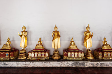 golden buddha in bangkok, Thailandの写真素材