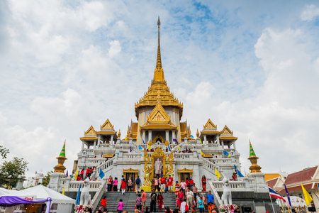 BANGKOK - FEBRUARY 19 : Golden Buddha Temple in Chinese New Year celebrations on February 19, 2015 at Yaowaraj road, Bangkok, Thailandのeditorial素材