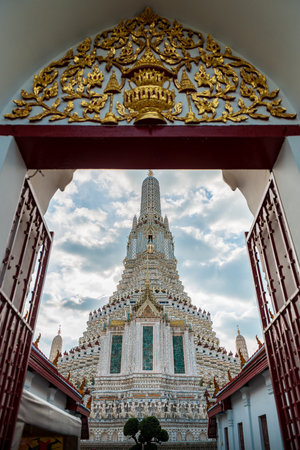 Wat Arun or Temple of Dawn is considered by many as one of the most beautiful temples in Thailand. Wat arun is one of Bangkok's world famous landmarks.の写真素材