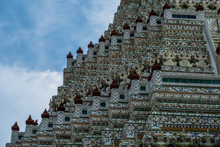 Wat Arun or Temple of Dawn is considered by many as one of the most beautiful temples in Thailand. Wat arun is one of Bangkok's world famous landmarks.の写真素材