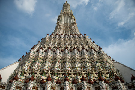 Wat Arun or Temple of Dawn is considered by many as one of the most beautiful temples in Thailand. Wat arun is one of Bangkok's world famous landmarks.の写真素材