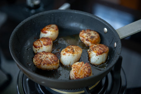 Cooking scallop with olive oil in panの写真素材