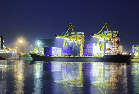 container operation in port series 