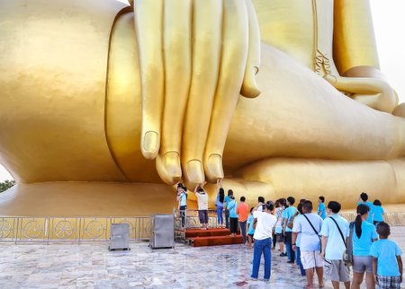 THAILAND - AUGUST 12 : People worship biggest Buddha in the world at Wat Muang temple on August 12, 2015 in Ang thong, Thailandのeditorial素材