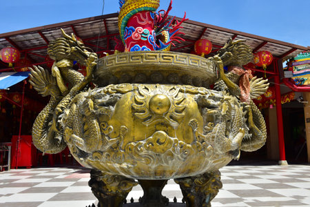 Suphanburi city Thailand May 27 2018 Unidentified Huge dragon statue at Suphanburi Thailand. New Year Lantern Festival, Dragon Chinese New Year.のeditorial素材