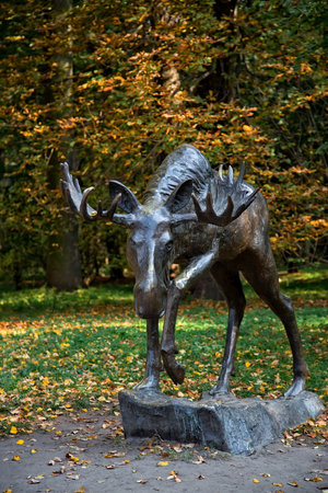 Moose, bronze sculpture in the parkの写真素材