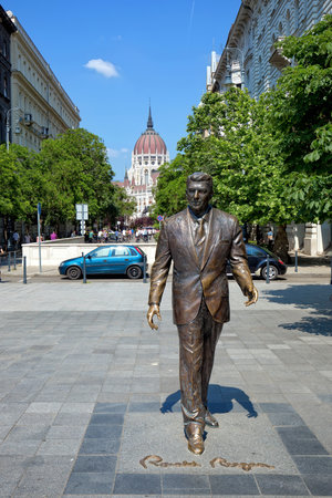 Budapest, Hungary - May 21: Statue of Ronald Reagan on May 21, 2016 in Budapest, Hungaryのeditorial素材