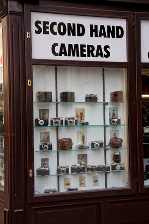 Vienna, Austria - May 30: cameras Second hand shop in Vienna on May 30, 2015 in Vienna, in Austriaのeditorial素材