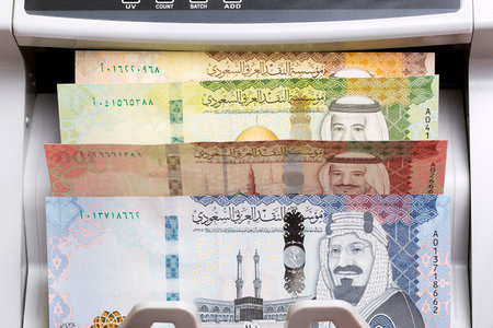 Saudi riyal in a counting machine