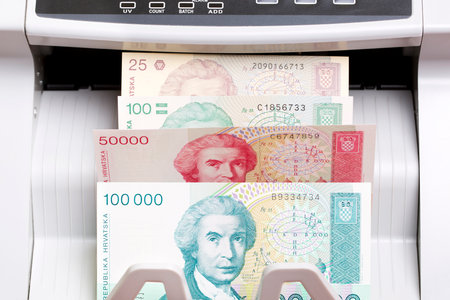 Old Croatian money - Dinar in the counting machine