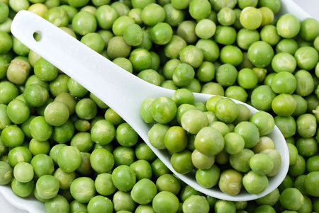 Green peas on the spoonの写真素材