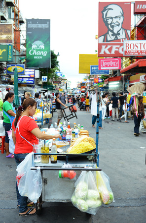 BANGKOK - Aug 25: Unidentified tourists walk along backpacker haven Khao San Road on August 25, 2014 in Bangkok, Thailand. Budget accommodation on Khao San Road starts from $8 or B250 per nightのeditorial素材