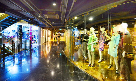 BANGKOK - OCT 5 : People shop at Siam Center on Oct 5, 2014, it is a shopping mall in Bangkok, Thailand which one of the biggest shopping centres in Asiaのeditorial素材