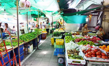 Bangkok, Thailand - 2 August 2014: fruit market name \"Pak Klong Talad\" August 02, 2014 Bangkok, Thailandのeditorial素材