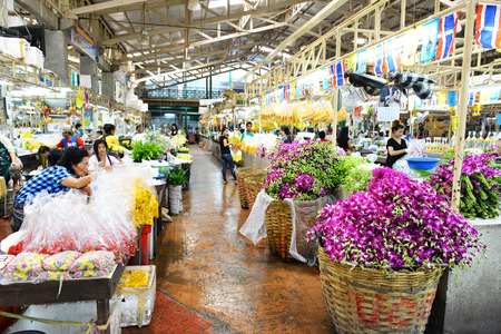 BANGKOK - AUG 02 : Flower market name \"Pak Klong Talad\" August 02, 2014 in Bangkok. There are many beautiful and cheap flowers at this market not far from Chao Phraya River in Bangkok.のeditorial素材