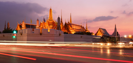 Wat Pra Keaw at twilight time Bangkok, Thailandのeditorial素材