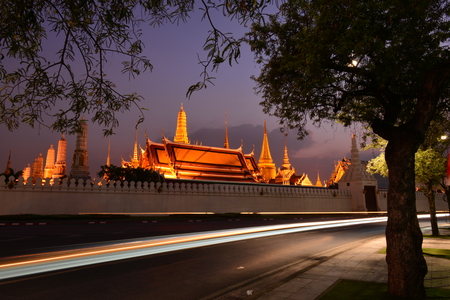 Wat Pra Keaw at twilight time Bangkok, Thailandのeditorial素材