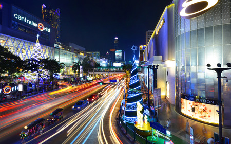 BANGKOK, THAILAND - DECEMBER 26, 2014 : Centralworld shopping mall at night, welcome to Christmas and Happy New Year 2015 festival on December 26,2014 near Ratchaprasong junction in Bangkok, Thailandのeditorial素材