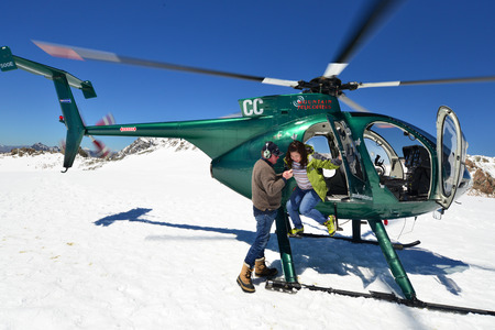 FRANZ JOSEF GLACIER, NEW ZEALAND: November 16, 2014: passengers alight from a helicopter onto the snow above Franz Josef Glacier, Westland, New Zealandのeditorial素材