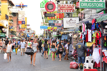 BANGKOK - January 7: Unidentified tourists walk along backpacker haven Khao San Road on January 7, 2015 in Bangkok, Thailand. Budget accommodation on Khao San Road starts from $8 or B250 per nightのeditorial素材