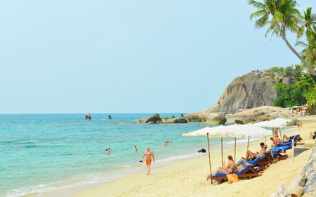 KOH SAMUI, THAILAND - MARCH 18, 2015: General view of Lamai beach on Koh Samui in Thailand. Sandy beach, trees, large rocks and the seaのeditorial素材