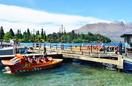 QUEENSTOWN, NZ - November 18: Queenstown on November 18 2014. It's one of the most popular travel destination in New Zealand known for it's restaurants, ski tourism and extreme sport adventure.のeditorial素材