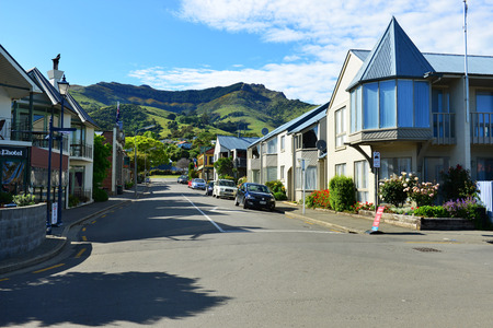 AKAROA, NEW ZEALAND -NOV 24: Urban area of Akaroa on NOV 24, 2014 in Akaroa, NZ. Akaroa is a historic French and British settlement nestled in the heart of an ancient volcano on Banks Peninsula, NZ.のeditorial素材