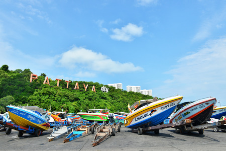PATTAYA, THAILAND - September 23: Coast of the Pattaya beach and boat on Sep23, 2015 in Pattaya, Thailand. Billboard "PATTAYA CITY" in coastのeditorial素材