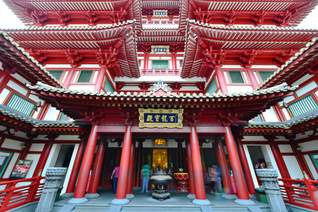 Singapore city, Singapore - November 17 2015: Buddha Tooth Relic Temple and Museum at Chinatown, Singapore.のeditorial素材