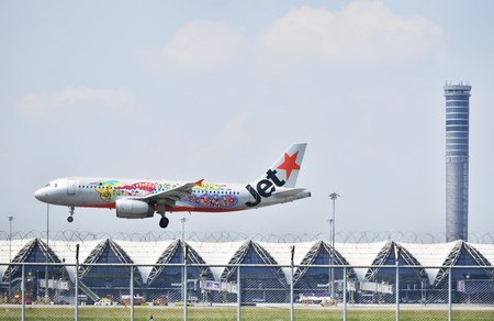 BANGKOK THAILAND -January 30, Jetstar aircraft landing to runways at suvarnabhumi international air port on January 30, 2016 in Bangkok, Thailand.のeditorial素材