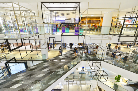 BANGKOK - MAY 28: Interior in Siam Discovery and the new concept is new The Biggest Arena of Lifestyle Experiments. On May 28, 2016, it is a shopping mall in the big centres Bangkok, Thailandのeditorial素材