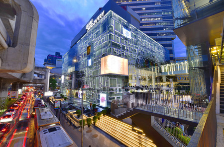 BANGKOK - JUNE 30 2016:New Siam Discovery department store after renovated in new interior design. It is The new largest shopping mall in the center of Bangkok. shopping mall in Thailandのeditorial素材