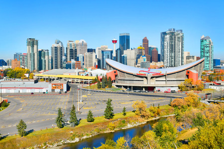 ALBERTA,CANADA - SEPTEMBER 29, 2017: Beautiful Downtown Calgary skyline from scotsmanâs hillのeditorial素材