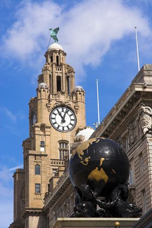 Liver Building and globe, Liverpool, Merseyside, Englandの写真素材