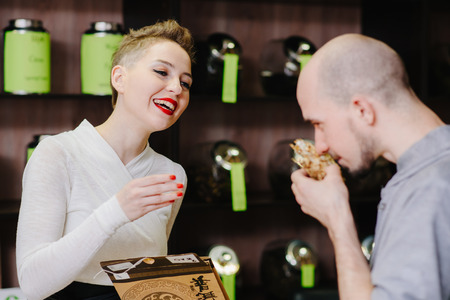 The buyer tastes green tea for the smellの写真素材