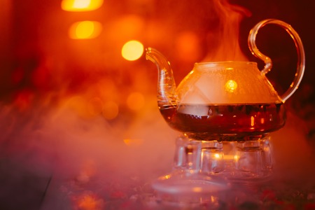 tea brewed in a transparent kettle is on the tableの写真素材