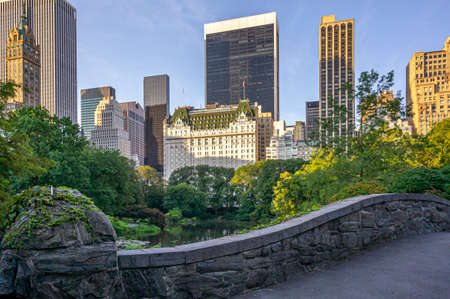 Gapstow Bridge in Central Park  in late summer early in the morningの写真素材